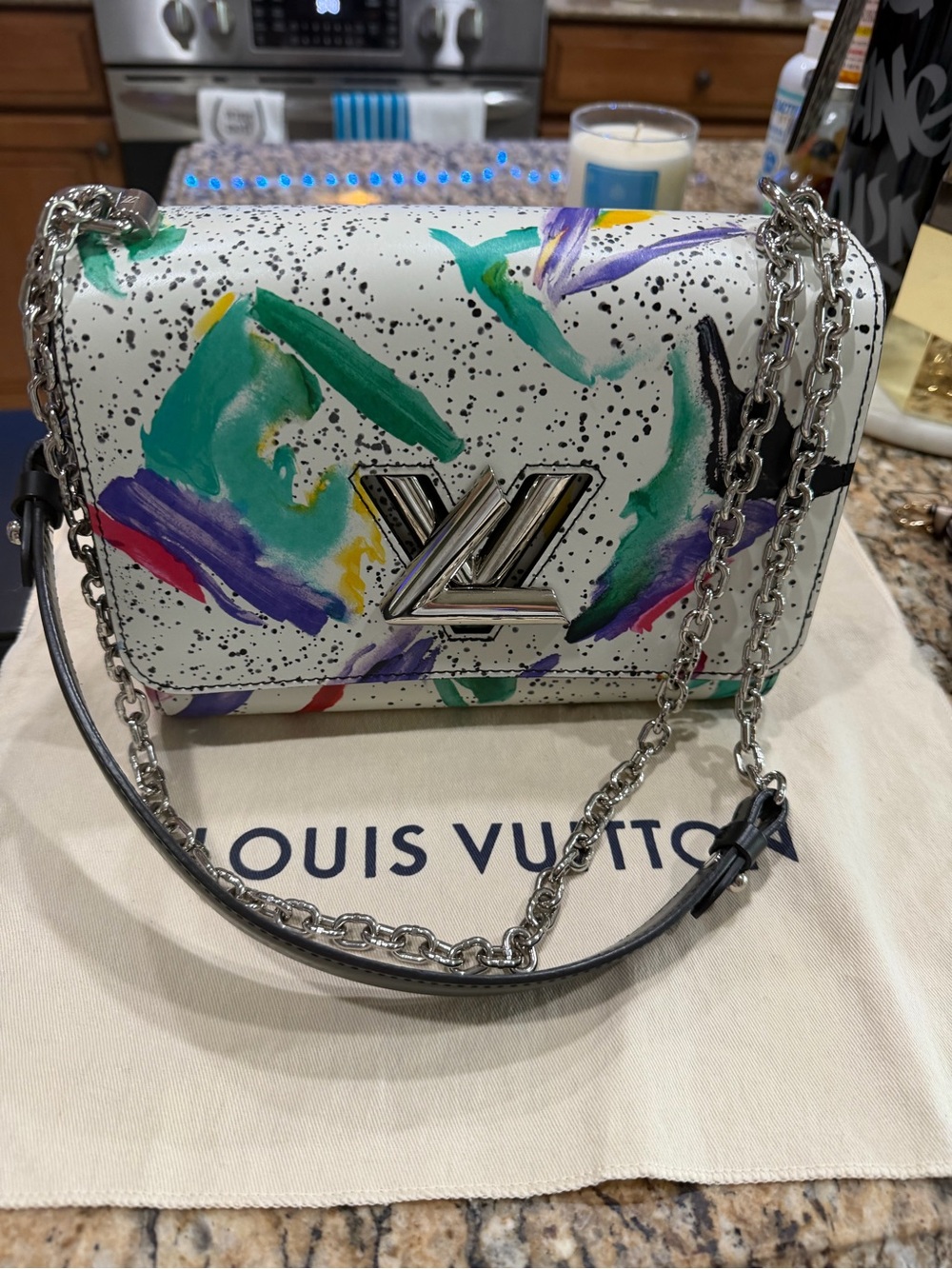 Louis Vuitton Splash Print Twist MM 2-Way Chain
Shoulder Bag Crossbody